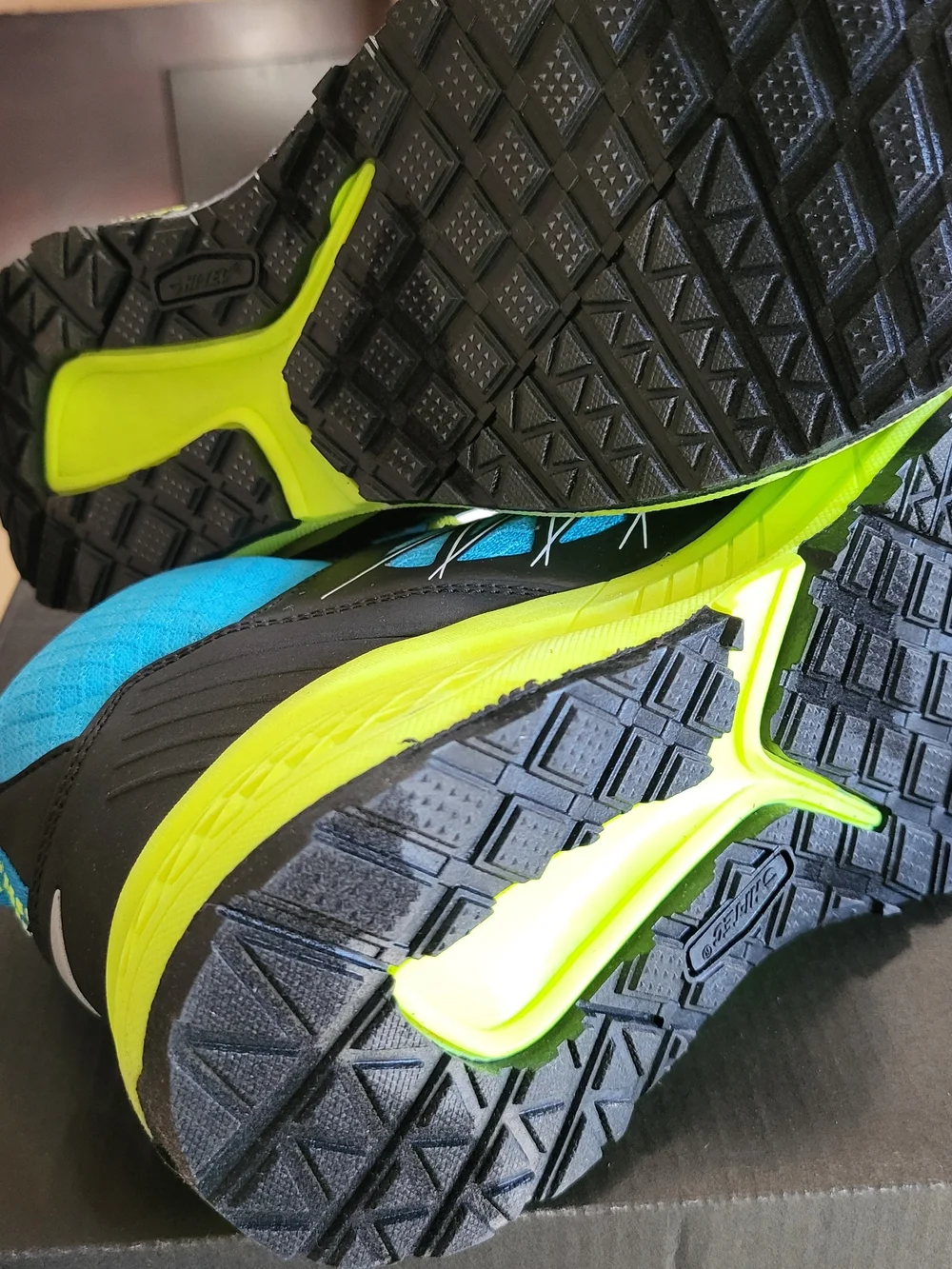*NEW* Hi-Tec Demolisher Mid Hiking Shoe Black Atomic Blue Safety Yellow Size 8.5